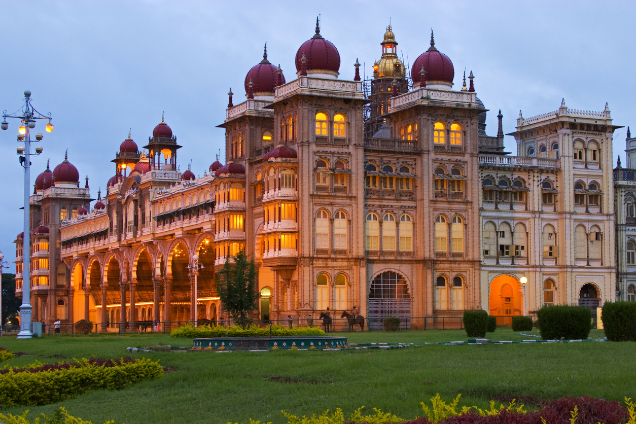 Fort and Palaces Tours in India with Royal Castle Tours in India
