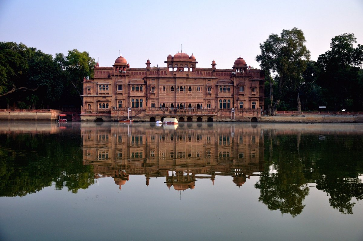 Honeymoon Budget Tours in India 